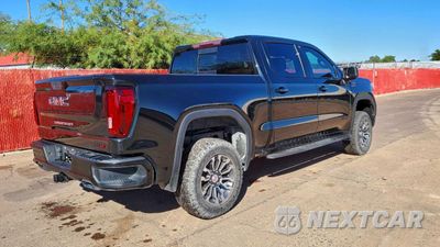 Czwarte zdjęcie samochodu z boku: 2021 GMC SIERRA K1500 AT4 VIN:1GTP9EEL6MZ286233 - miniatura