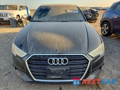 Piąte zdjęcie samochodu w środku: 2018 AUDI A3 PREMIUM VIN:WAUAUGFF7J1009106 - miniatura