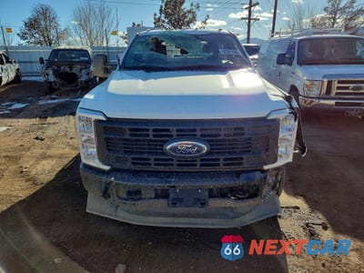 Piąte zdjęcie samochodu w środku: 2024 FORD F350 SUPER DUTY FLATBED TRUCK VIN:1FD8W3FN2REE85405 - miniatura