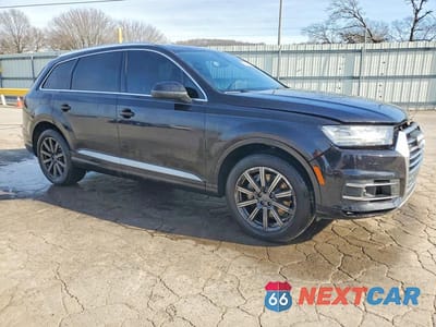 Czwarte zdjęcie samochodu z boku: 2017 AUDI Q7 PREMIUM PLUS VIN:WA1LAAF7XHD041397 - miniatura