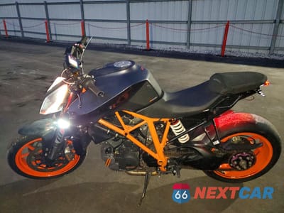 Trzecie zdjęcie samochodu z tyłu: 2017 KTM 1290 SUPER DUKE R VIN:VBKV39406HM960924 - miniatura