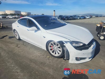 Czwarte zdjęcie samochodu z boku: 2014 TESLA MODEL S VIN:5YJSA1H17EFP37763 - miniatura