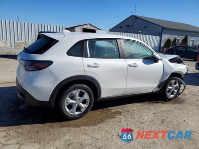 Trzecie zdjęcie samochodu z tyłu: 2025 HONDA HR-V LX VIN:3CZRZ1H3XSM747682 - miniatura