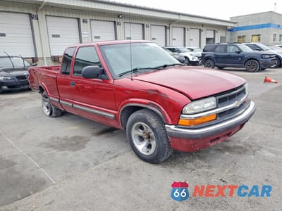 Czwarte zdjęcie samochodu z boku: 2001 CHEVROLET S TRUCK S10 VIN:1GCCS195318152675 - miniatura