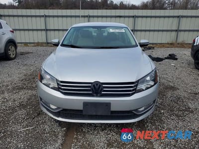 Piąte zdjęcie samochodu w środku: 2015 VOLKSWAGEN PASSAT S VIN:1VWAT7A33FC087779 - miniatura
