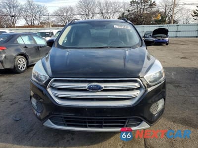 Piąte zdjęcie samochodu w środku: 2018 FORD ESCAPE SE VIN:1FMCU0GD7JUA73625 - miniatura
