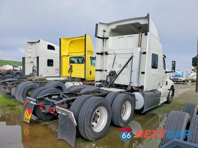 Czwarte zdjęcie samochodu z boku: 2021 INTERNATIONAL LT625 SEMI TRUCK VIN:3HSDZAPR5MN854746 - miniatura