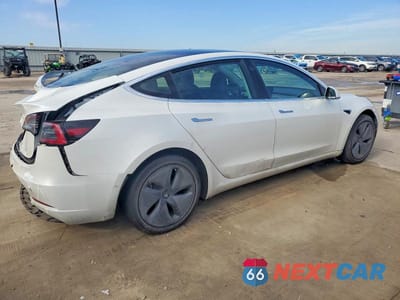 Trzecie zdjęcie samochodu z tyłu: 2019 TESLA MODEL 3 VIN:5YJ3E1EA1KF401681 - miniatura