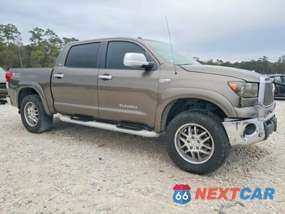 Czwarte zdjęcie samochodu z boku: 2011 TOYOTA TUNDRA CREWMAX SR5 VIN:5TFEY5F19BX114181 - miniatura