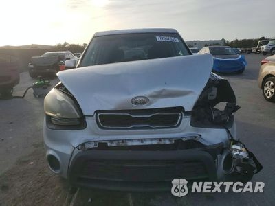 Piąte zdjęcie samochodu w środku: 2012 KIA SOUL VIN:KNDJT2A51C7400436 - miniatura