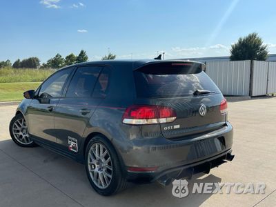 Trzecie zdjęcie samochodu z tyłu: 2013 VOLKSWAGEN GTI VIN:WVWHD7AJ4DW123732 - miniatura