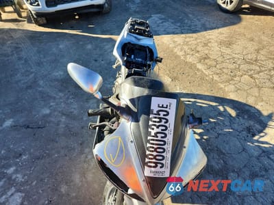 Piąte zdjęcie samochodu w środku: 2003 YAMAHA YZFR6 L VIN:JYARJ06E03A006219 - miniatura