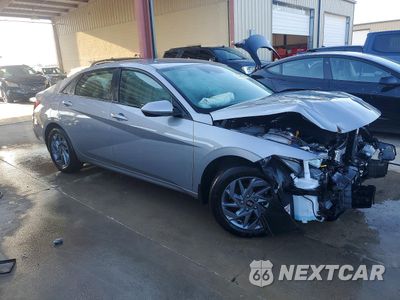 Czwarte zdjęcie samochodu z boku: 2025 HYUNDAI ELANTRA BLUE VIN:KMHLM4DJ4SU177945 - miniatura