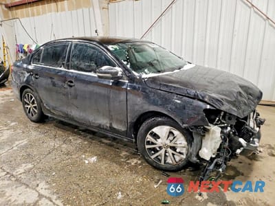 Czwarte zdjęcie samochodu z boku: 2017 VOLKSWAGEN JETTA SE VIN:3VWDB7AJ0HM293528 - miniatura