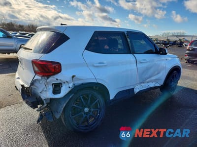 Trzecie zdjęcie samochodu z tyłu: 2023 HYUNDAI VENUE SE VIN:KMHRB8A38PU234748 - miniatura