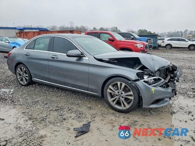 Czwarte zdjęcie samochodu z boku: 2018 MERCEDES-BENZ C 300 VIN:55SWF4JB9JU248023 - miniatura