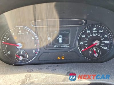 Zdjęcie 9 z 13 samochodu: 2016 KIA SORENTO LX V6 VIN:5XYPG4A58GG103991 - miniatura