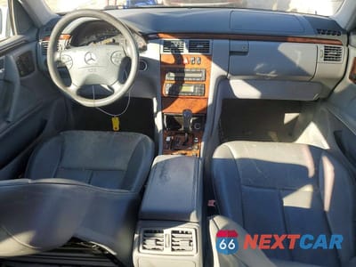 Zdjęcie 8 z 11 samochodu: 2000 MERCEDES-BENZ E 430 VIN:WDBJF70G3YA955176 - miniatura