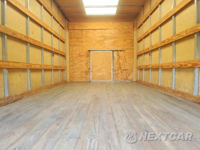Zdjęcie 10 z 14 samochodu: 2018 GMC SAVANA BOX TRUCK VIN:7GZ37TCG9JN003814 - miniatura