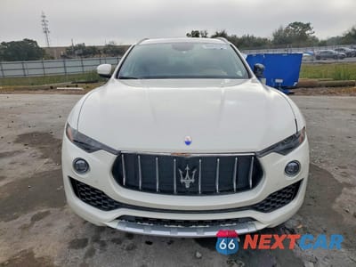 Piąte zdjęcie samochodu w środku: 2017 MASERATI LEVANTE LUXURY VIN:ZN661XUL5HX256477 - miniatura