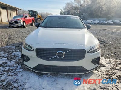 Piąte zdjęcie samochodu w środku: 2022 VOLVO S60 B5 MOMENTUM VIN:7JRL12FZ9NG154167 - miniatura