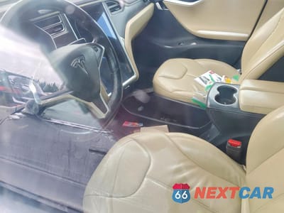 Zdjęcie 7 z 13 samochodu: 2015 TESLA MODEL S 85D VIN:5YJSA1H29FF096464 - miniatura