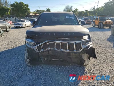 Piąte zdjęcie samochodu w środku: 2022 JEEP WAGONEER SERIES II VIN:1C4SJVBT2NS182760 - miniatura