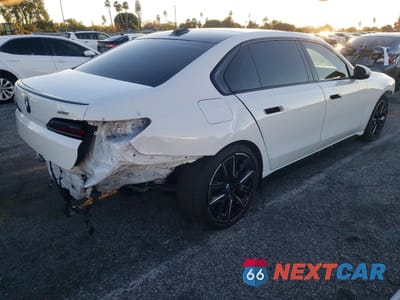 Trzecie zdjęcie samochodu z tyłu: 2024 BMW I7 EDRIVE50 VIN:WBY43EJ0XRCR34343 - miniatura