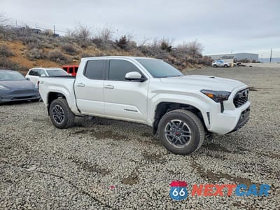 Czwarte zdjęcie samochodu z boku: 2024 TOYOTA TACOMA TRD SPORT VIN:3TYLB5JN6RT047482 - miniatura