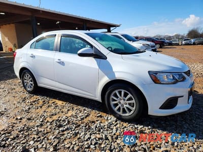 Czwarte zdjęcie samochodu z boku: 2018 CHEVROLET SONIC LT VIN:1G1JD5SHXJ4121176 - miniatura