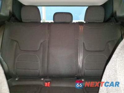 Zdjęcie 10 z 13 samochodu: 2021 JEEP RENEGADE LATITUDE VIN:ZACNJDBBXMPM40443 - miniatura