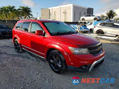 Czwarte zdjęcie samochodu z boku: 2018 DODGE JOURNEY CROSSROAD VIN:3C4PDCGBXJT252063 - miniatura