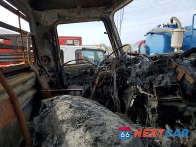 Piąte zdjęcie samochodu w środku: 2024 MACK MD FLATBED TRUCK WITH CRASH ATTENUATOR VIN:1M2MDBAA1RS009649 - miniatura