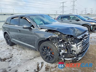 Czwarte zdjęcie samochodu z boku: 2018 AUDI Q7 PREMIUM PLUS VIN:WA1LAAF7XJD033077 - miniatura