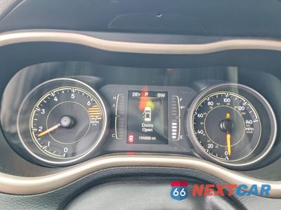 Zdjęcie 9 z 13 samochodu: 2017 JEEP CHEROKEE LATITUDE VIN:1C4PJLCB2HW628919 - miniatura