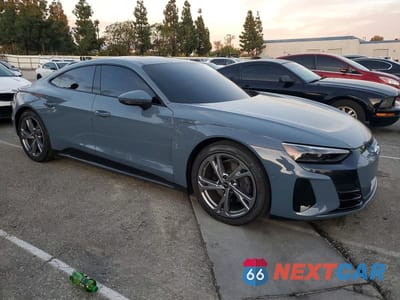 Czwarte zdjęcie samochodu z boku: 2023 AUDI E-TRON GT PRESTIGE VIN:WAUDJBFW9P7006481 - miniatura