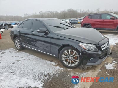 Czwarte zdjęcie samochodu z boku: 2015 MERCEDES-BENZ C 300 4MATIC VIN:55SWF4KB4FU069507 - miniatura