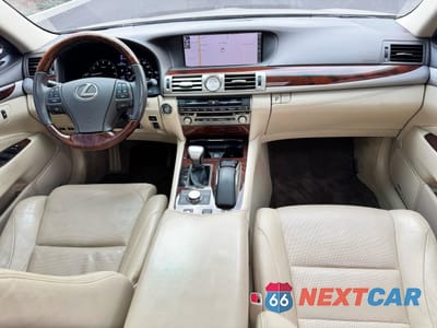 Zdjęcie 9 z 14 samochodu: 2017 LEXUS LS 460 VIN:JTHBL5EF2H5143975 - miniatura