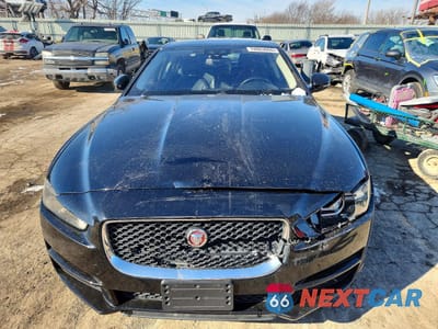 Piąte zdjęcie samochodu w środku: 2017 JAGUAR XE VIN:SAJAR4BGXHA977990 - miniatura