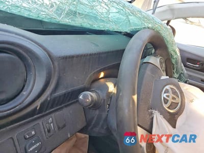 Zdjęcie 9 z 11 samochodu: 2013 TOYOTA PRIUS C VIN:JTDKDTB31D1047172 - miniatura