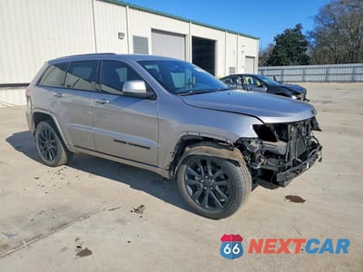 Czwarte zdjęcie samochodu z boku: 2018 JEEP GRAND CHEROKEE LAREDO VIN:1C4RJEAG6JC323191 - miniatura