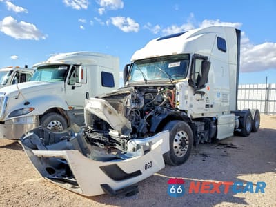 Drugie zdjęcie samochodu z przodu: 2018 VOLVO VNL SEMI TRUCK VIN:4V4NC9EHXJN899555 - miniatura