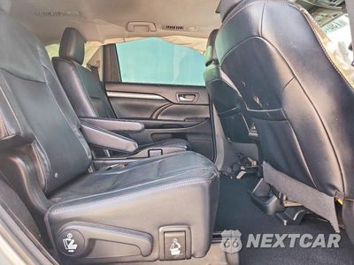 Zdjęcie 11 z 14 samochodu: 2016 TOYOTA HIGHLANDER XLE VIN:5TDJKRFH1GS282043 - miniatura