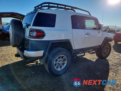 Trzecie zdjęcie samochodu z tyłu: 2012 TOYOTA FJ CRUISER BASE VIN:JTEBU4BF7CK123823 - miniatura