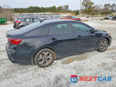 Trzecie zdjęcie samochodu z tyłu: 2020 KIA FORTE LXS VIN:3KPF24AD1LE218683 - miniatura