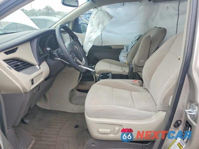 Zdjęcie 7 z 11 samochodu: 2017 TOYOTA SIENNA LE VIN:5TDKZ3DC5HS887558 - miniatura