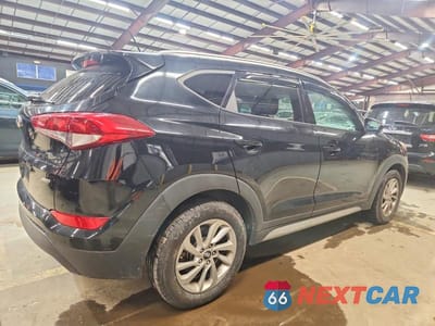 Trzecie zdjęcie samochodu z tyłu: 2017 HYUNDAI TUCSON LIMITED VIN:KM8J3CA42HU303344 - miniatura