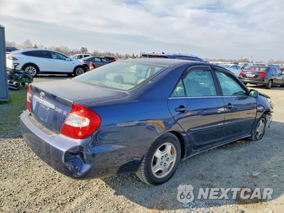Trzecie zdjęcie samochodu z tyłu: 2002 TOYOTA CAMRY LE VIN:JTDBE30K620055164 - miniatura
