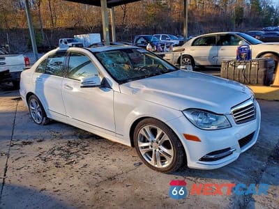 Czwarte zdjęcie samochodu z boku: 2013 MERCEDES-BENZ C 250 VIN:WDDGF4HB2DA780034 - miniatura
