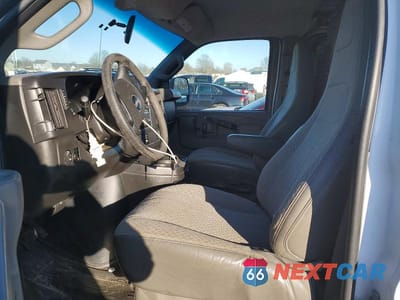 Zdjęcie 7 z 13 samochodu: 2016 GMC SAVANA 2500 UTILITY / SERVICE VAN VIN:1GTW7AFF3G1904226 - miniatura